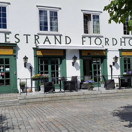 Tvedestrand Fjordhotell - Unike Hoteller Extérieur photo