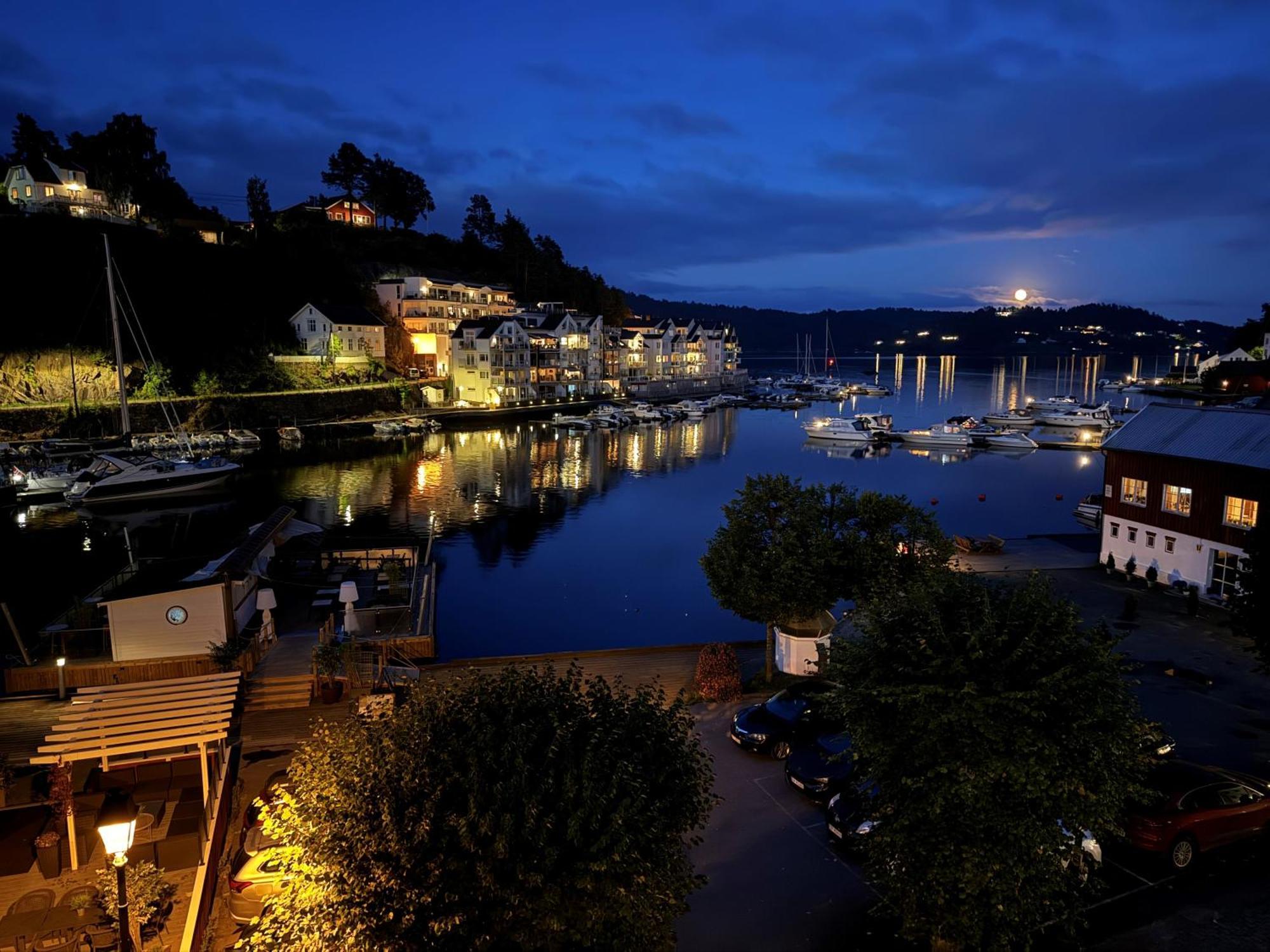 Tvedestrand Fjordhotell - Unike Hoteller Extérieur photo