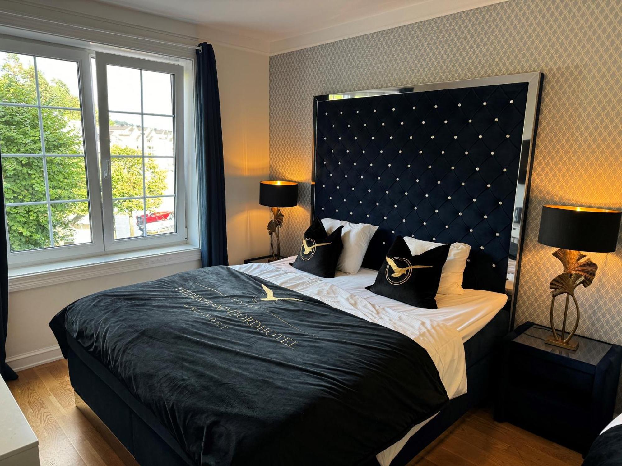 Tvedestrand Fjordhotell - Unike Hoteller Extérieur photo