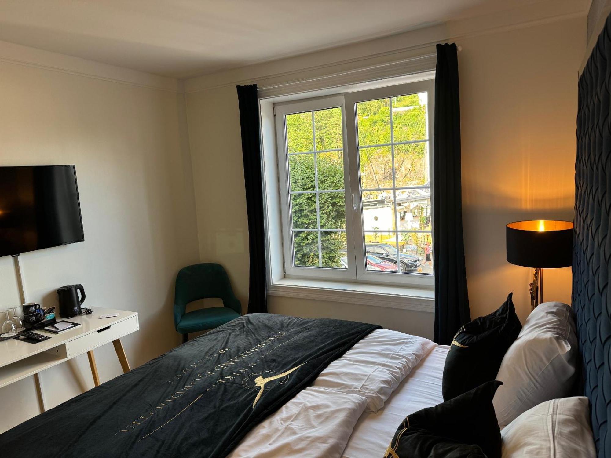 Tvedestrand Fjordhotell - Unike Hoteller Extérieur photo