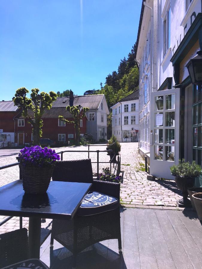 Tvedestrand Fjordhotell - Unike Hoteller Extérieur photo